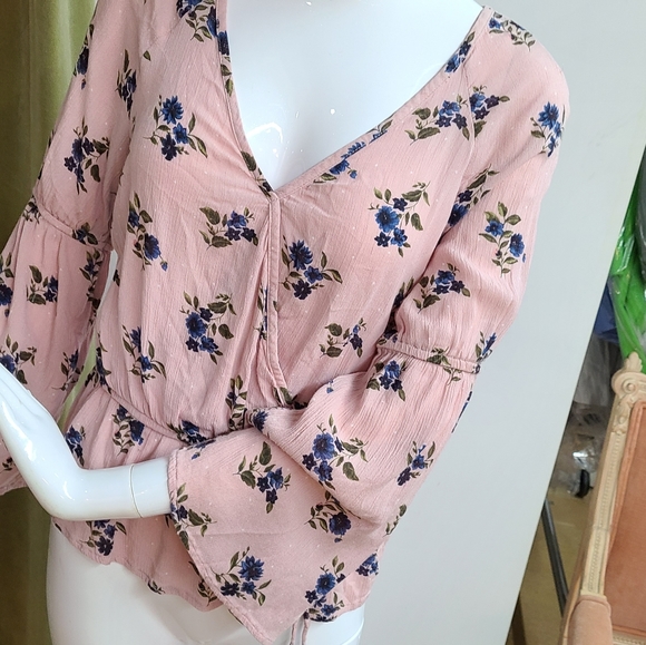 American Eagle Floral Top - Picture 8 of 9